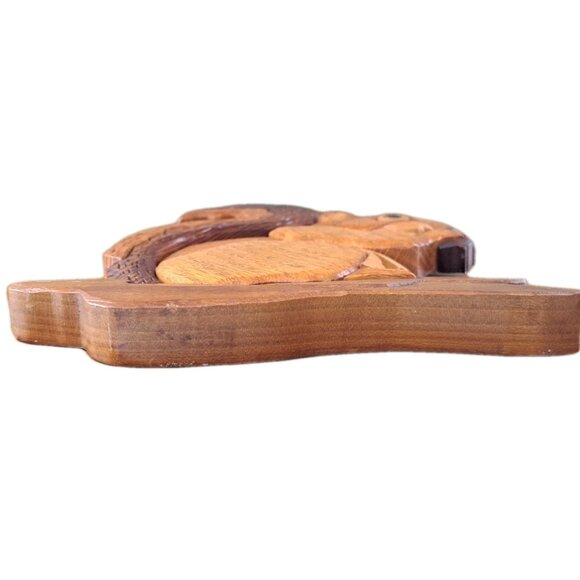 Intarsia Wooden Squirrel With Acorn Wall Hanging Signed - Picture 6 of 8